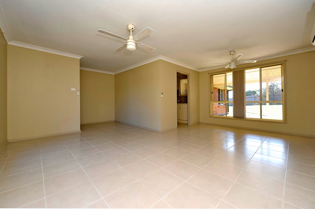 15 Clonmeen Cct  ANNA BAY 8