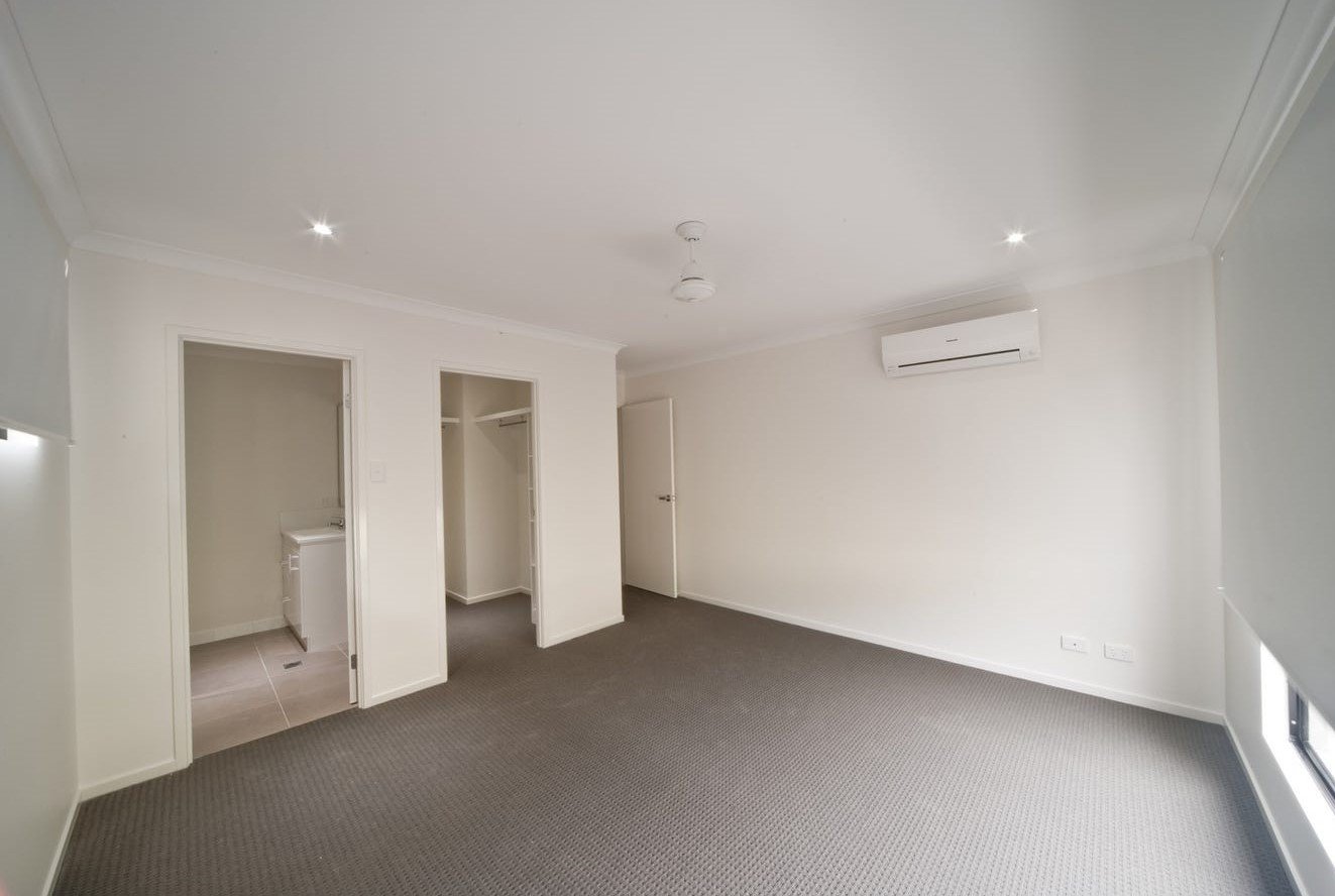 15 Companion Way CANNONVALE 3