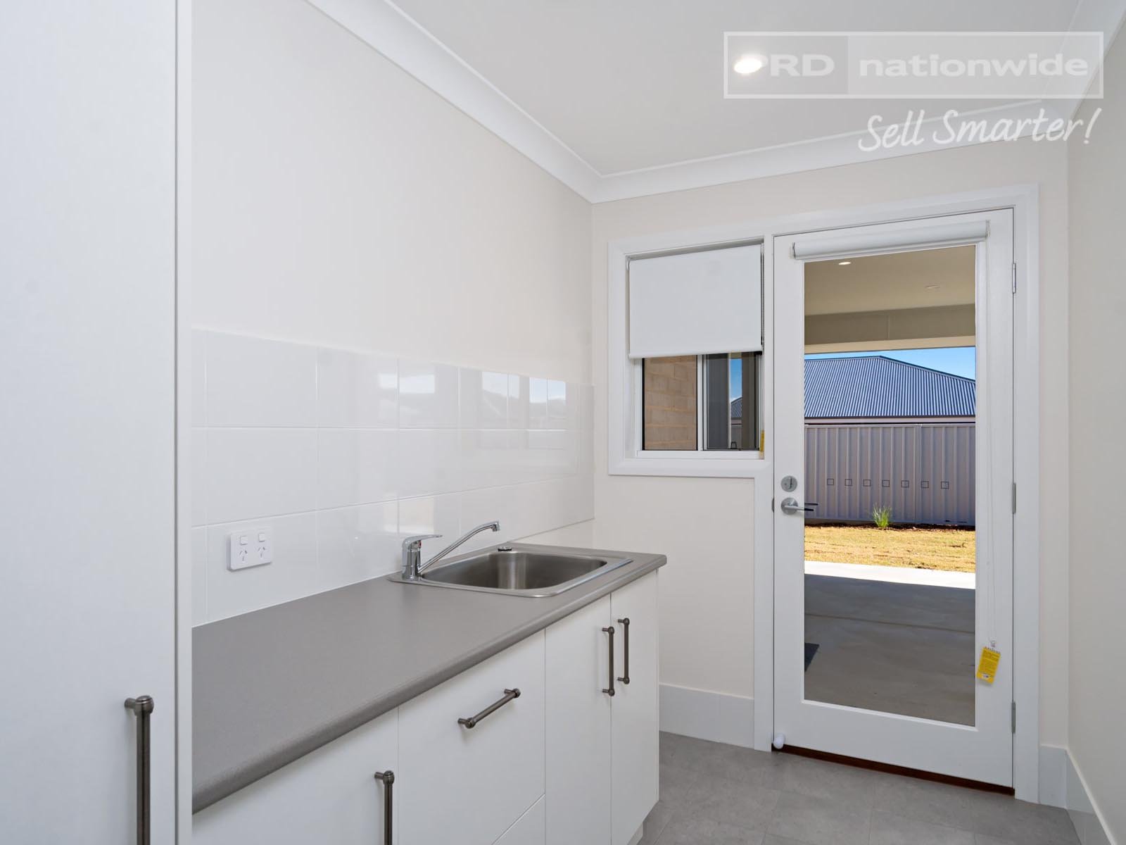 15 Coppabella Drive GOBBAGOMBALIN 11