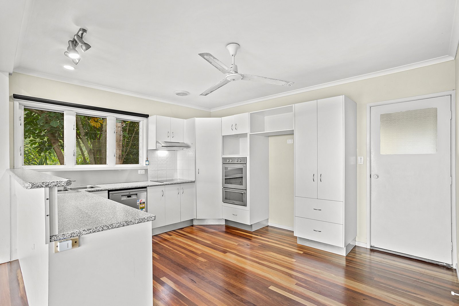 15 Country Road CANNONVALE 6