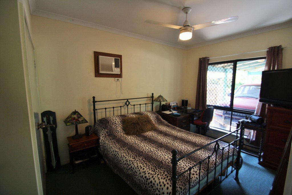 15 Curlew St  DJUGUN 8