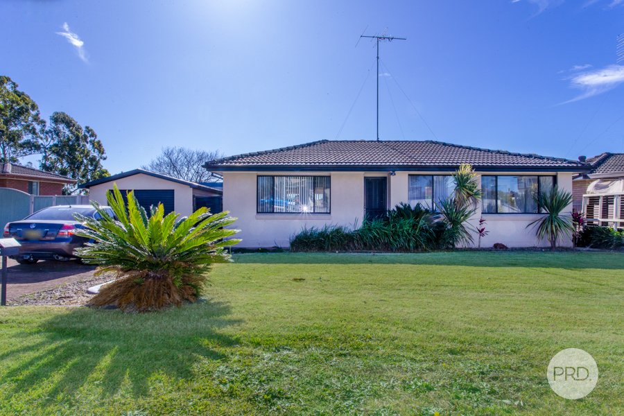 15 Damien Avenue SOUTH PENRITH 1