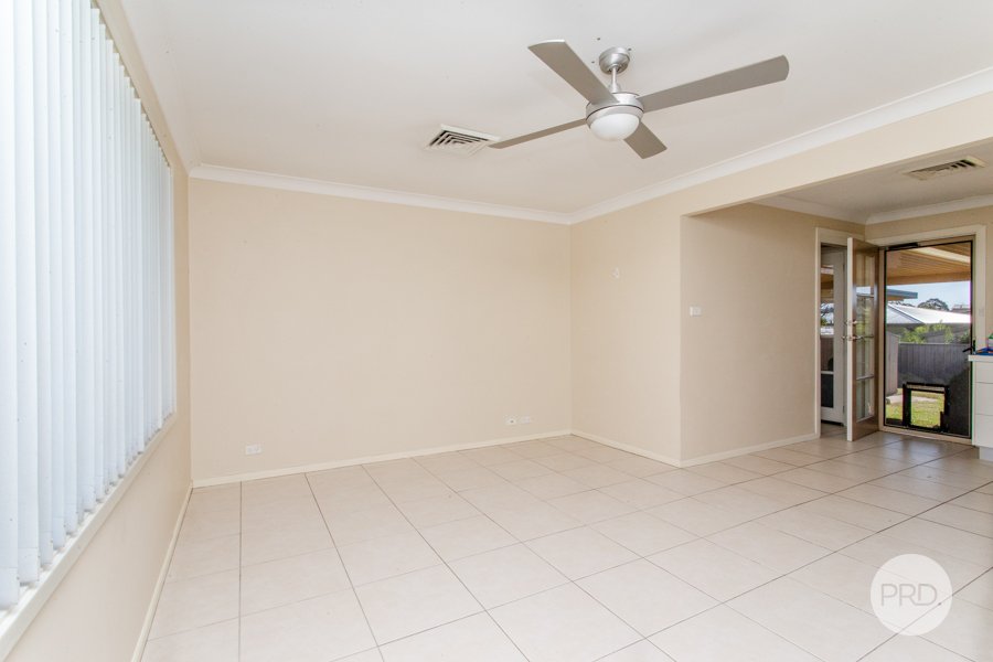 15 Damien Avenue SOUTH PENRITH 3