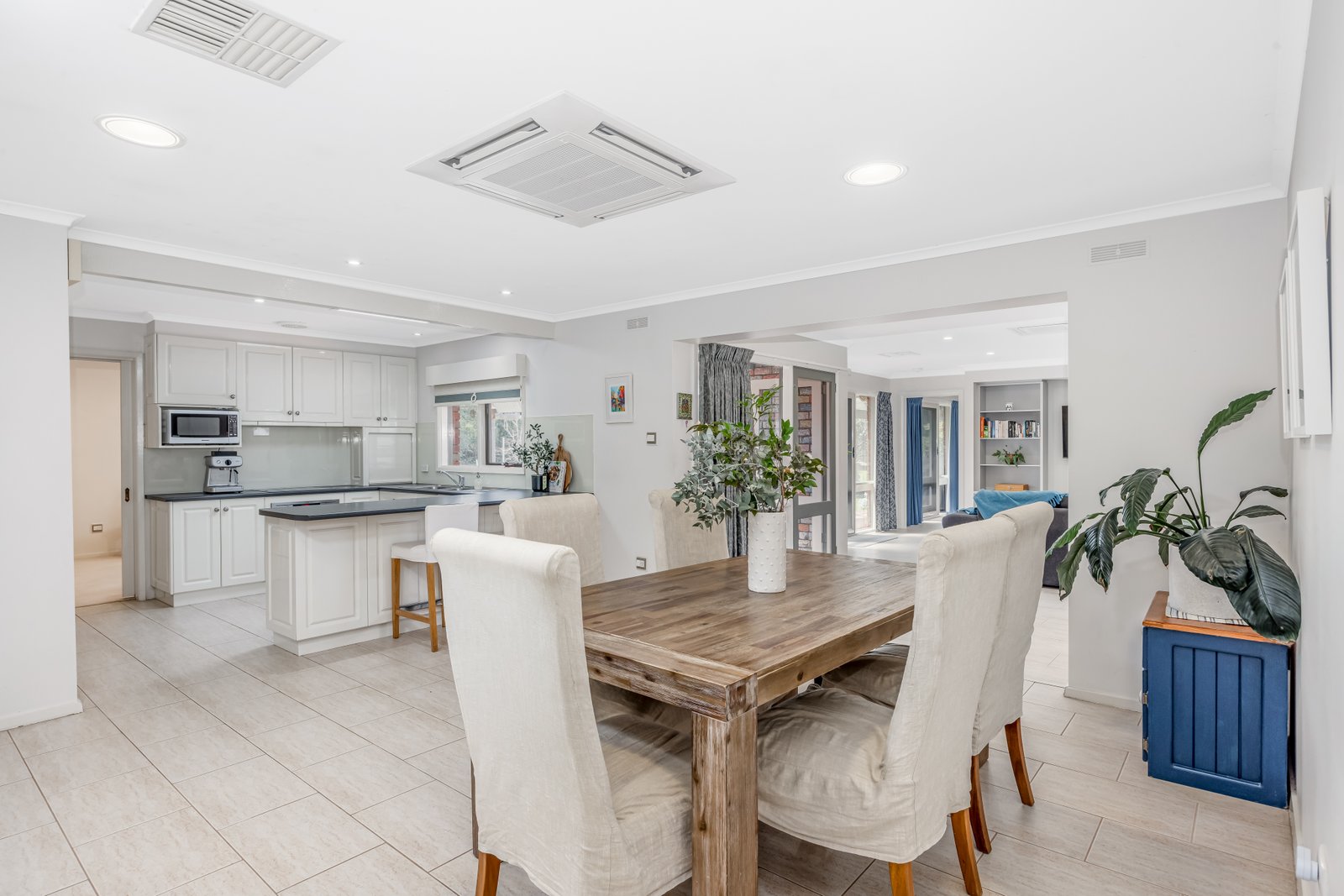 15 Dean Drive KIALLA 10