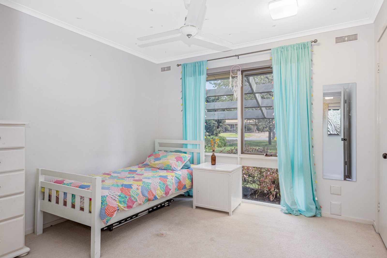 15 Dean Drive KIALLA 18