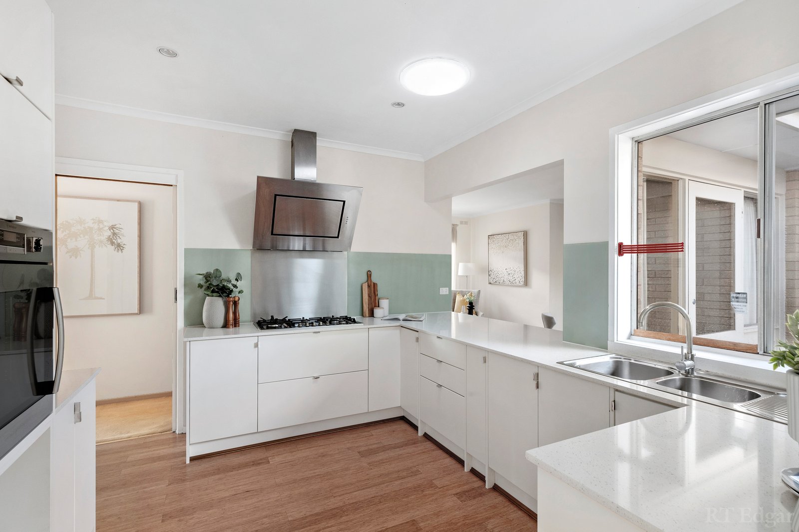 Real Estate and Property in 15 Dellfield Drive, Templestowe Lower, VIC