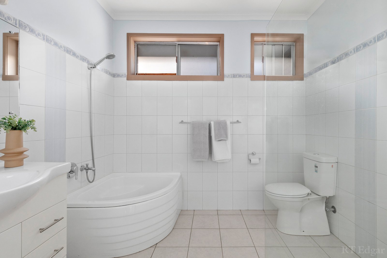 Real Estate and Property in 15 Dellfield Drive, Templestowe Lower, VIC