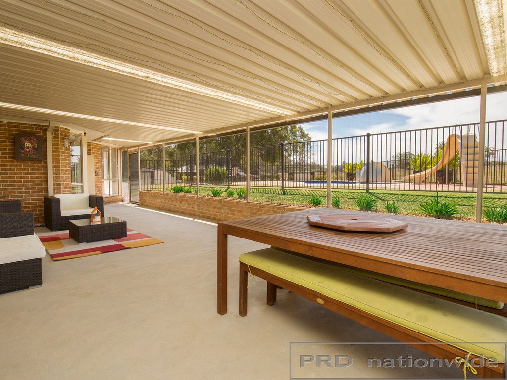 15 Diamantina Place WALLALONG 2