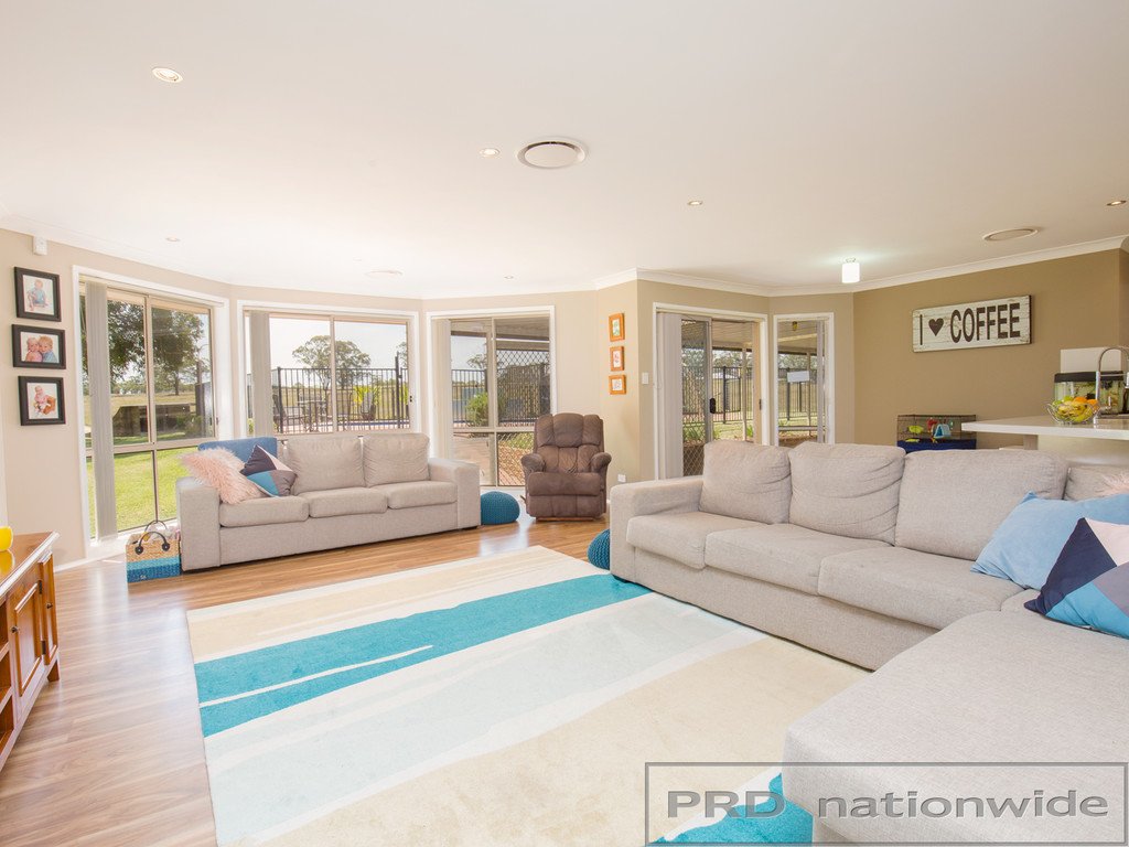 15 Diamantina Place WALLALONG 3