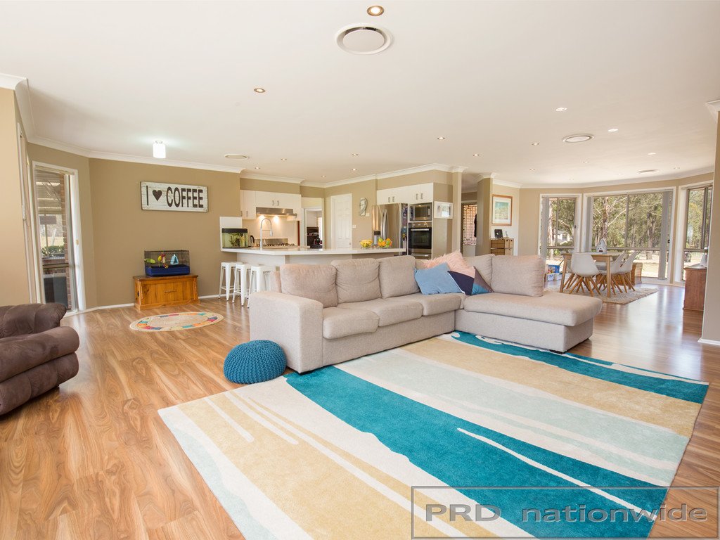 15 Diamantina Place WALLALONG 4