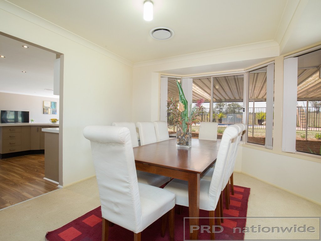 15 Diamantina Place WALLALONG 9