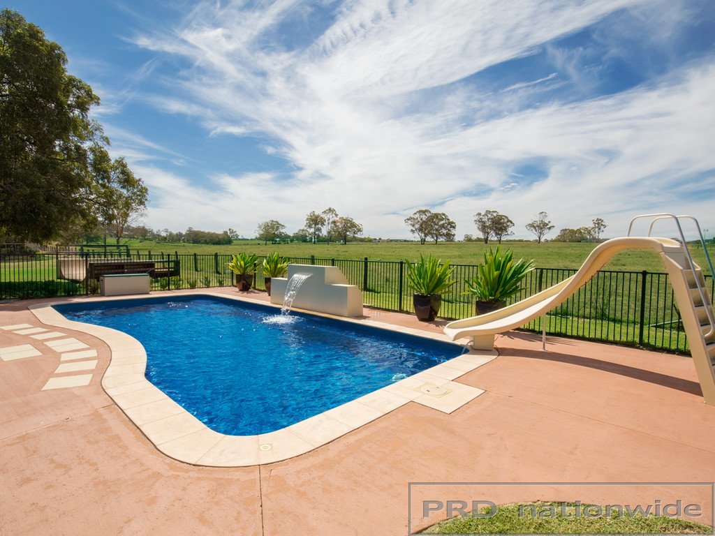 15 Diamantina Place WALLALONG 18