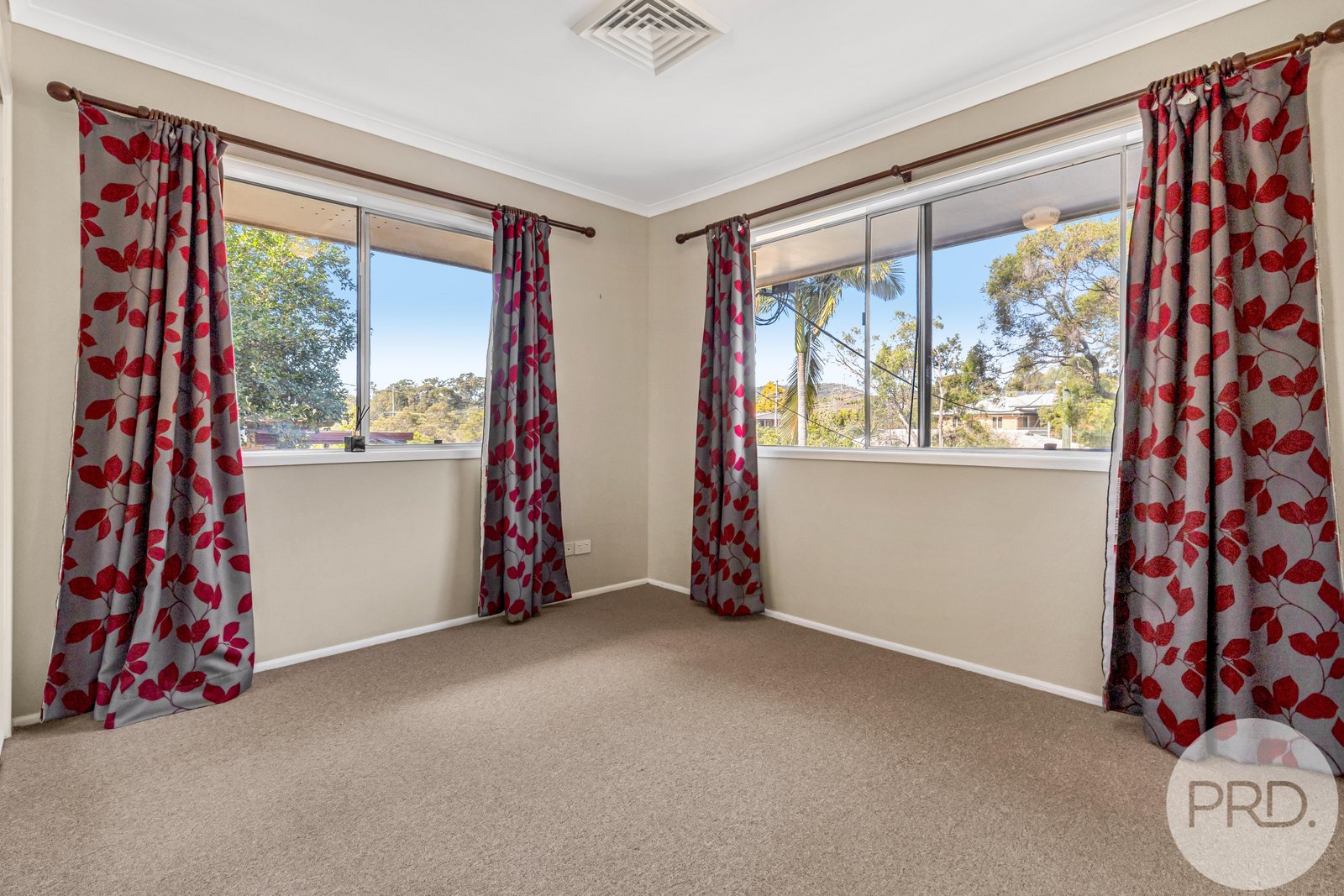 15 Dinterra Avenue FERNY HILLS 9