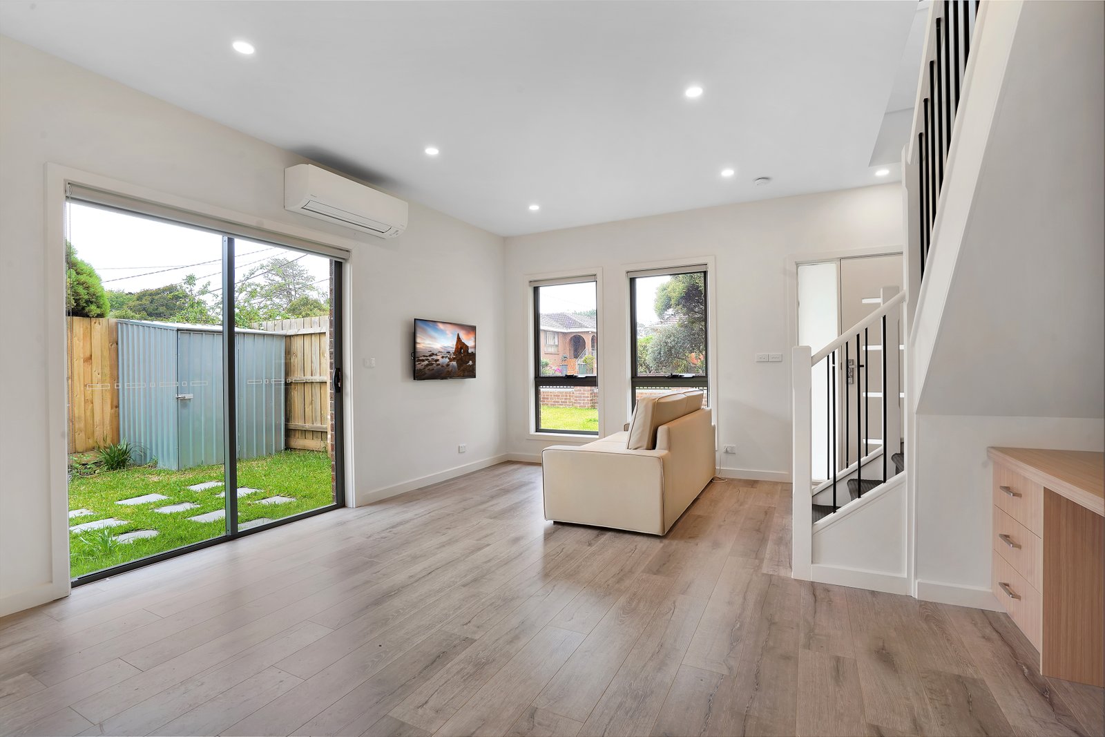 Gallery: 1/5 Dobson Avenue