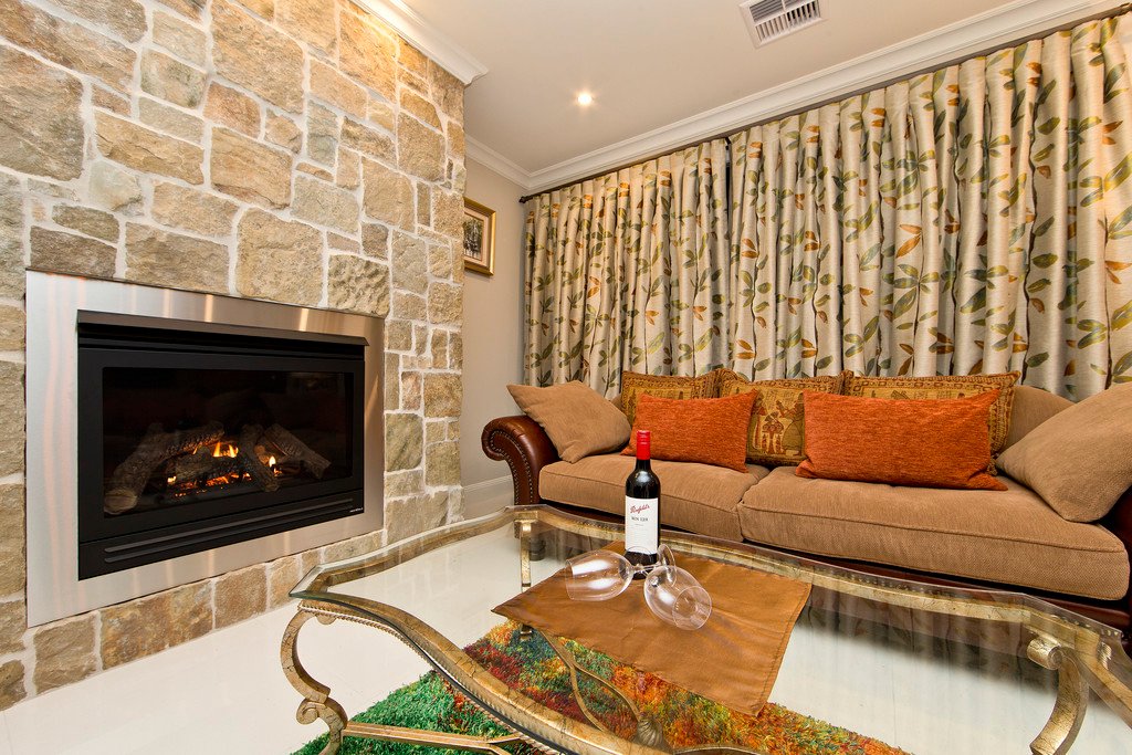 15 Dockside Avenue CORLETTE 18
