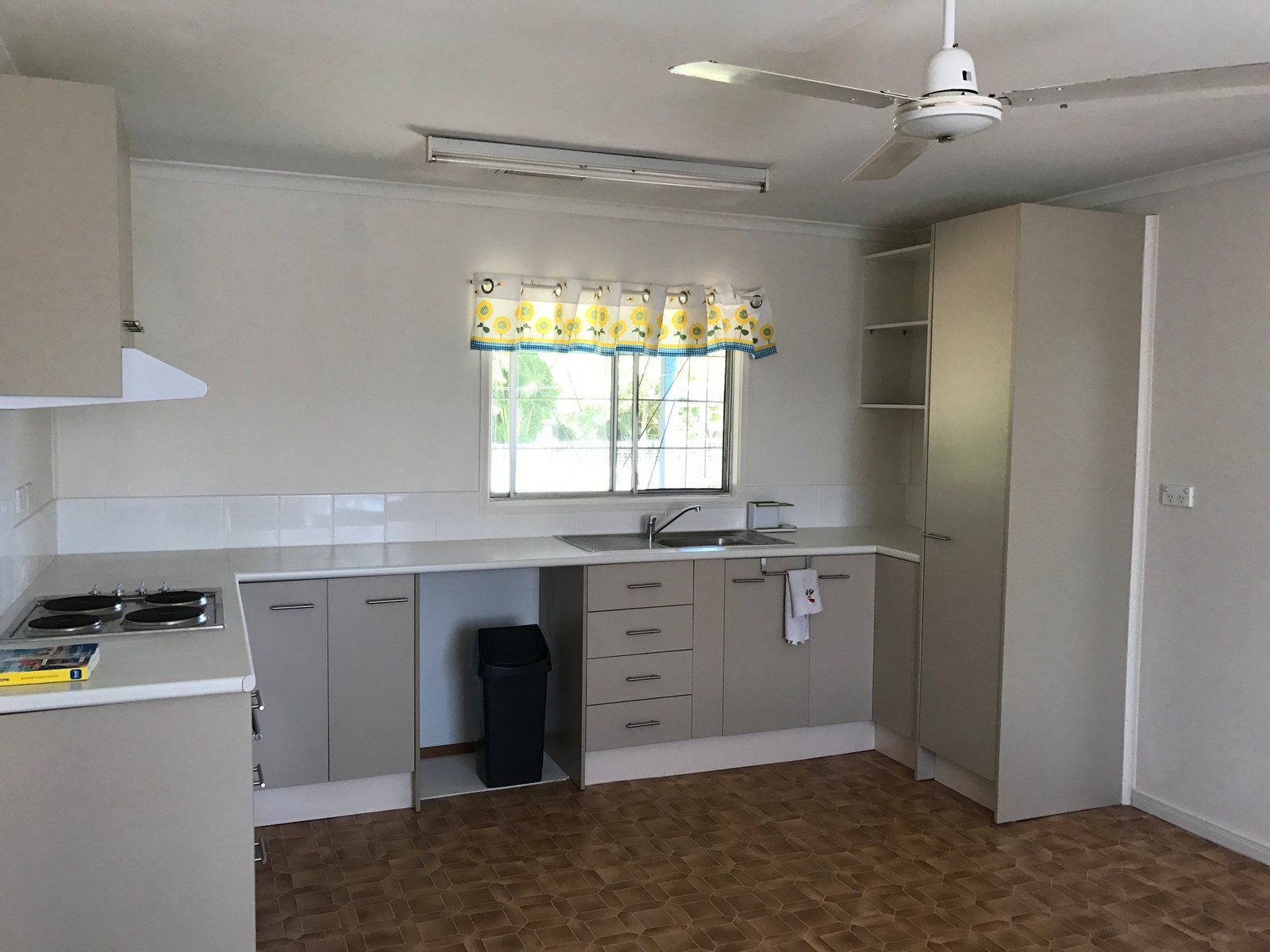 15 DOUGALL Street BOROREN 4