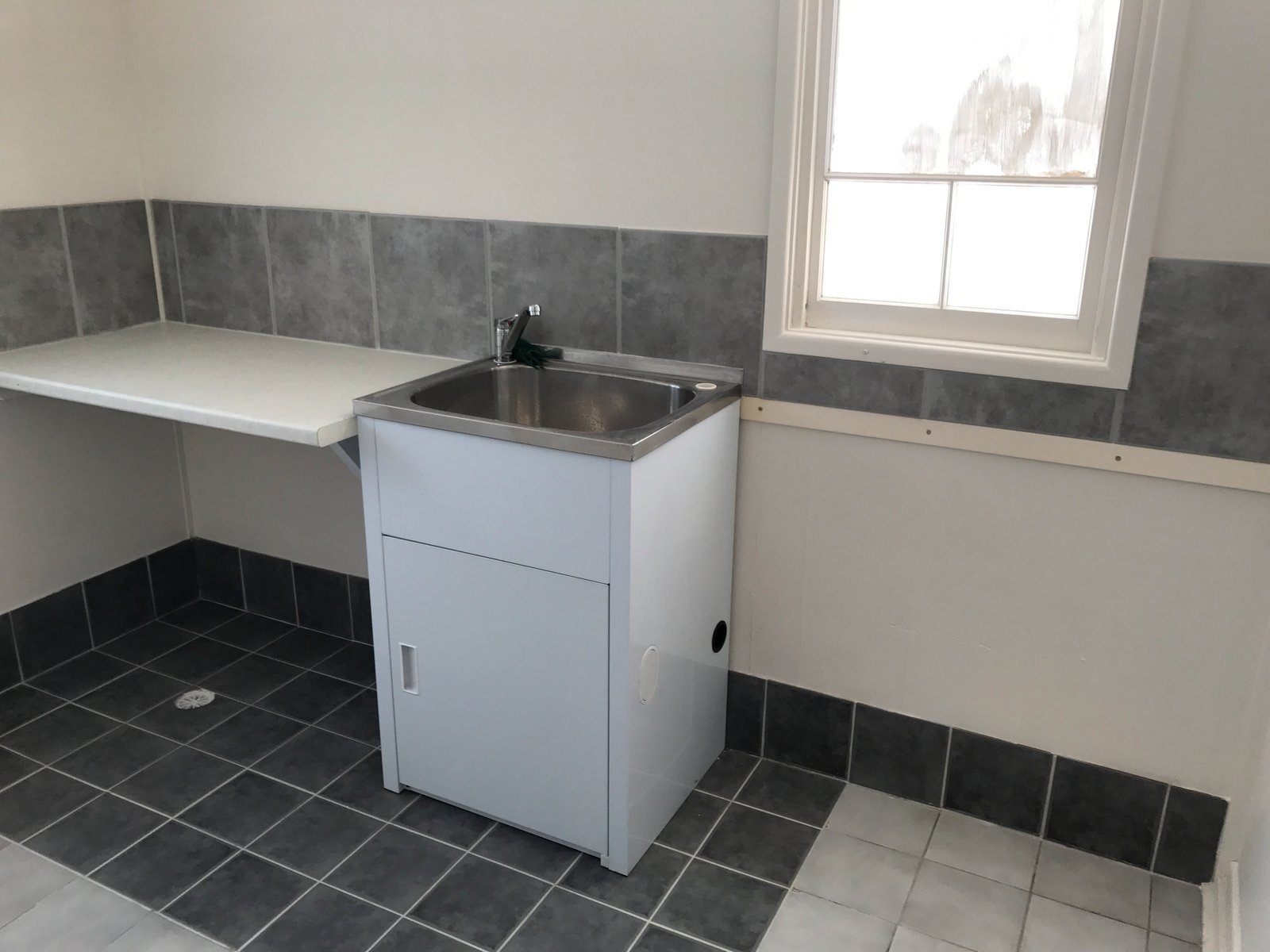 15 DOUGALL Street BOROREN 8