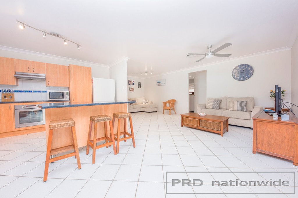 15 Drummond Ave  LARGS 2