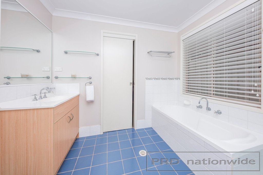 15 Drummond Ave  LARGS 11