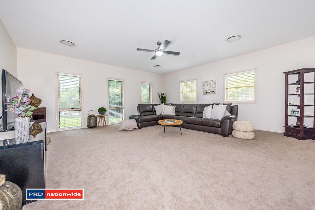 15 Echo Place,  ONE MILE 8