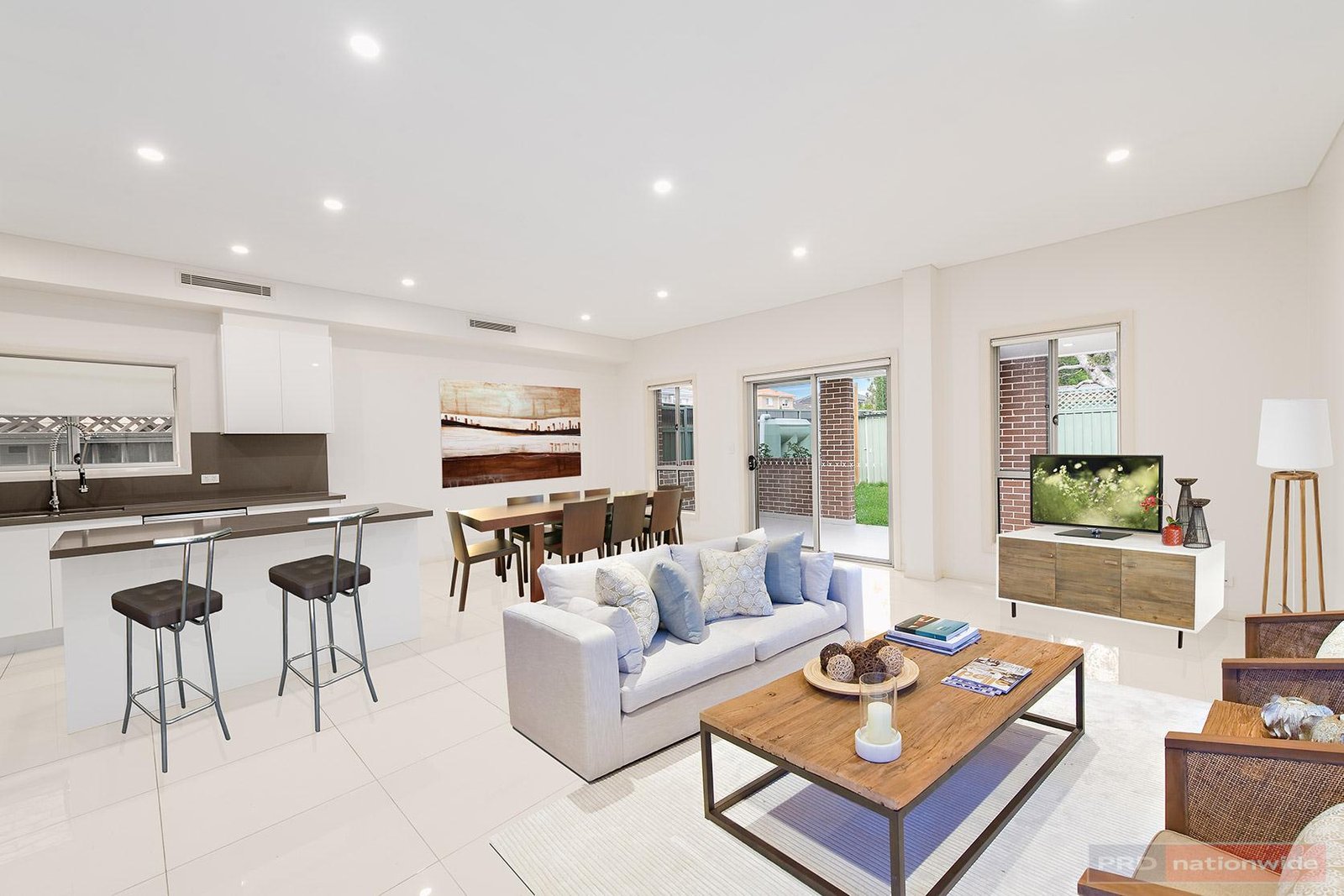 15 Enright Street EAST HILLS 2