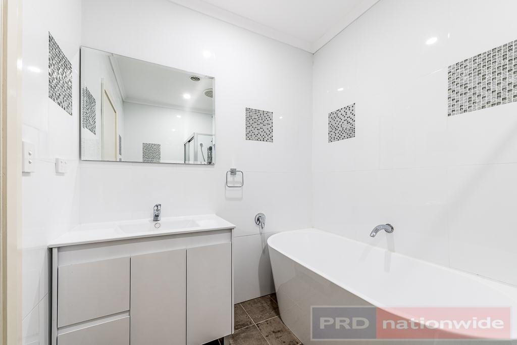 15 Enright Street EAST HILLS 5