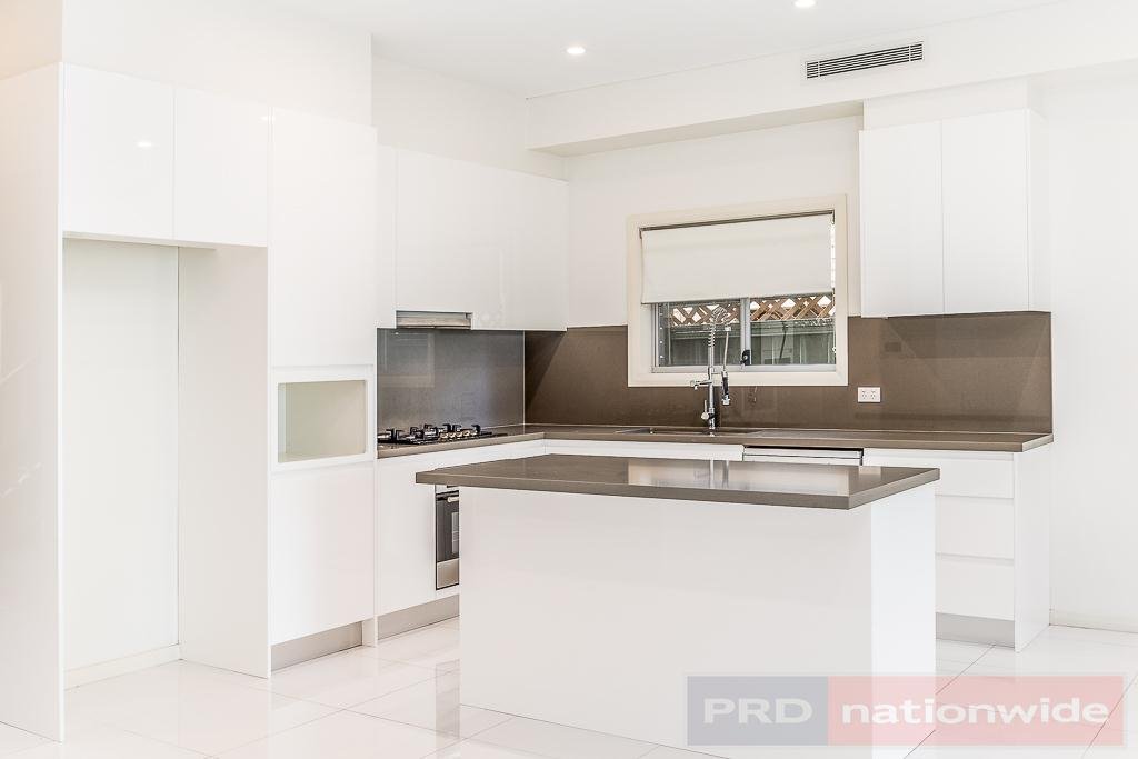 15 Enright Street EAST HILLS 2