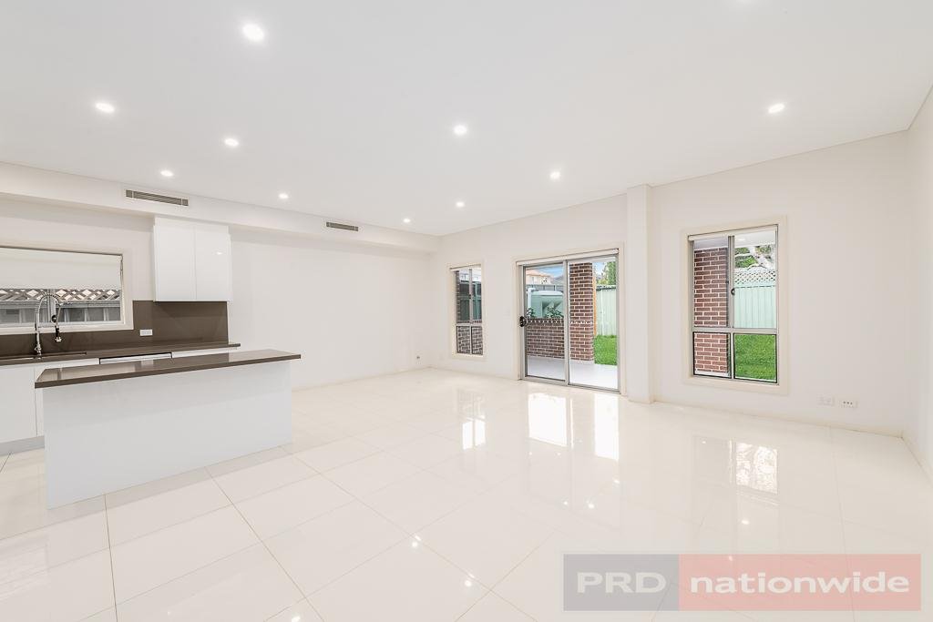 15 Enright Street EAST HILLS 4