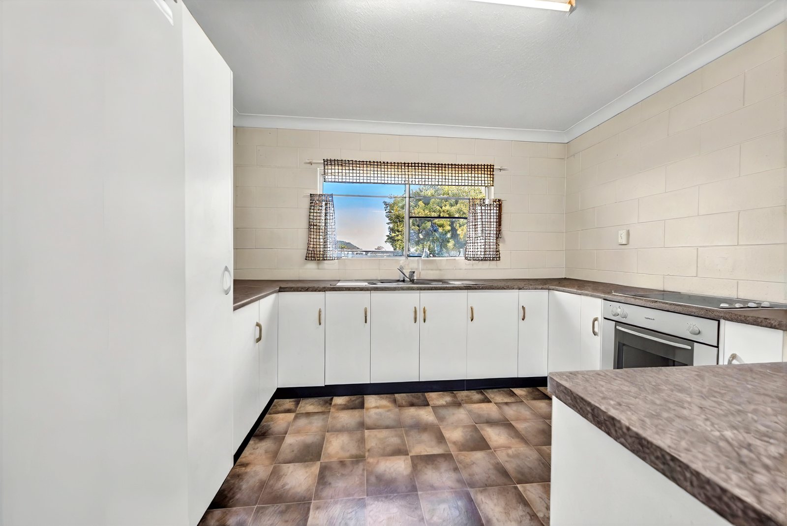 15 Eyles Road BOWEN 12