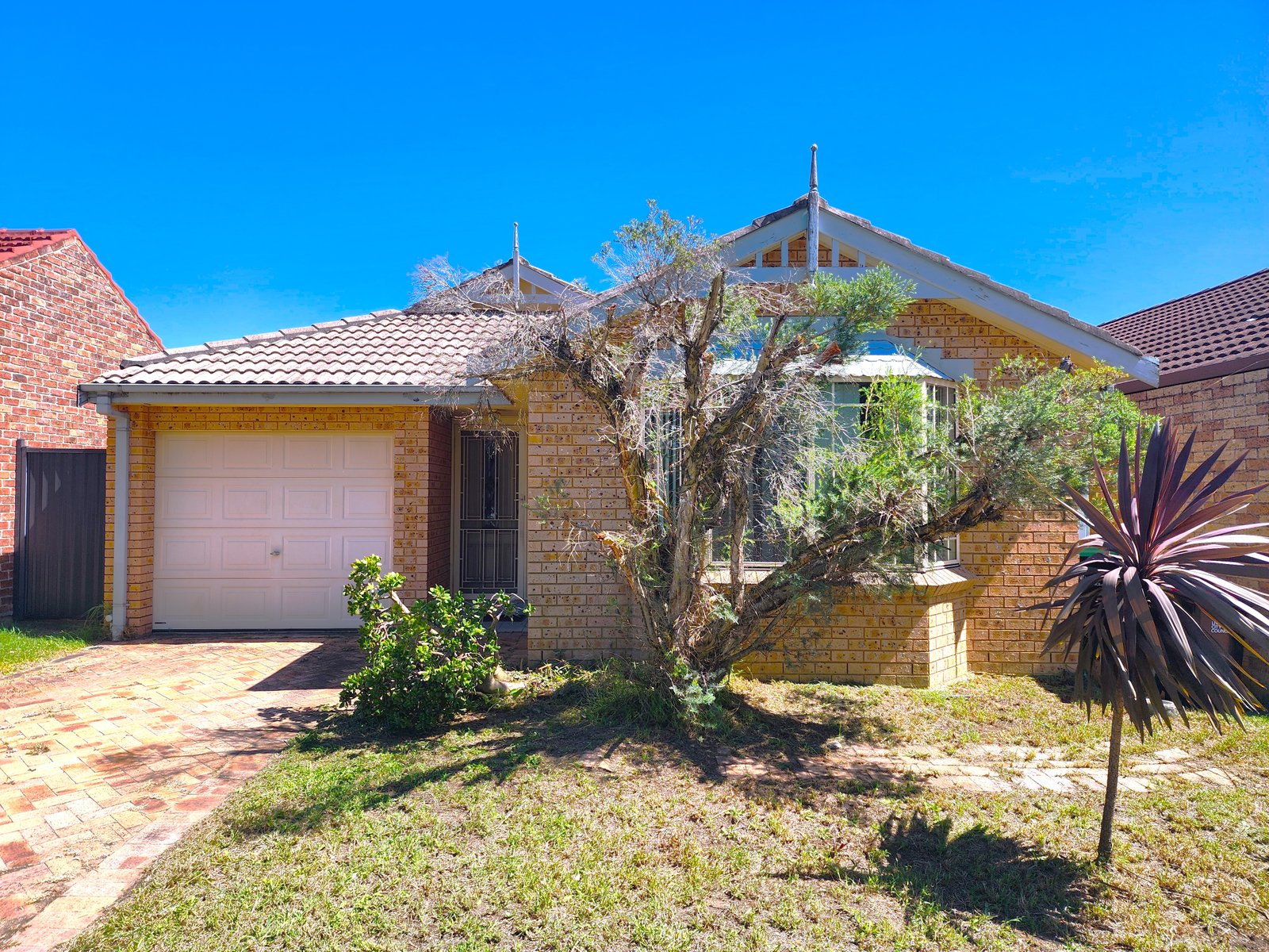 15 Farnborough Cct  WATTLE GROVE 1