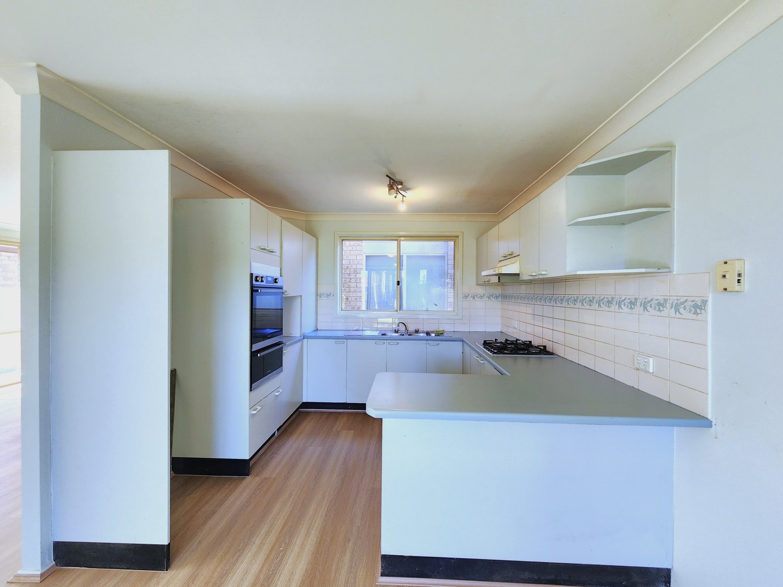 15 Farnborough Cct  WATTLE GROVE 2
