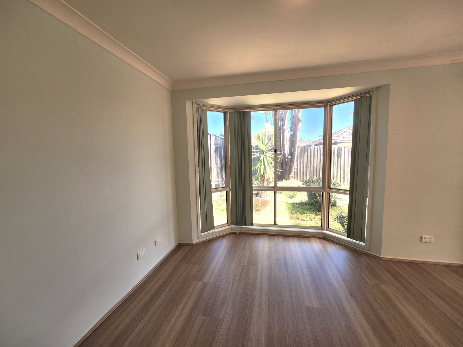 15 Farnborough Cct  WATTLE GROVE 4