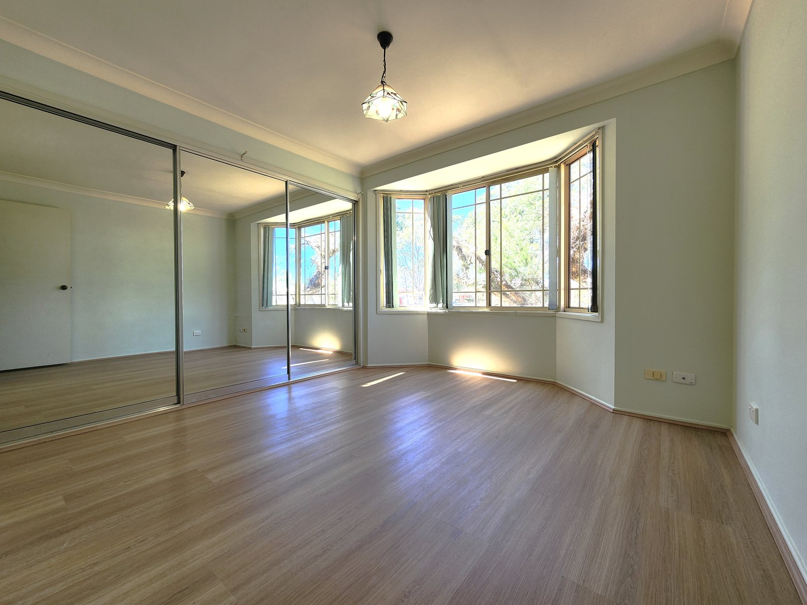 15 Farnborough Cct  WATTLE GROVE 5