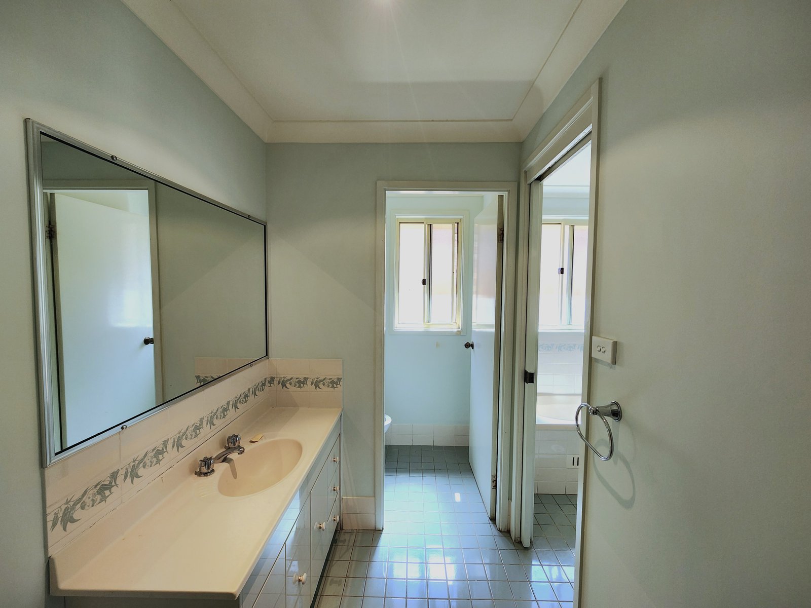 15 Farnborough Cct  WATTLE GROVE 8