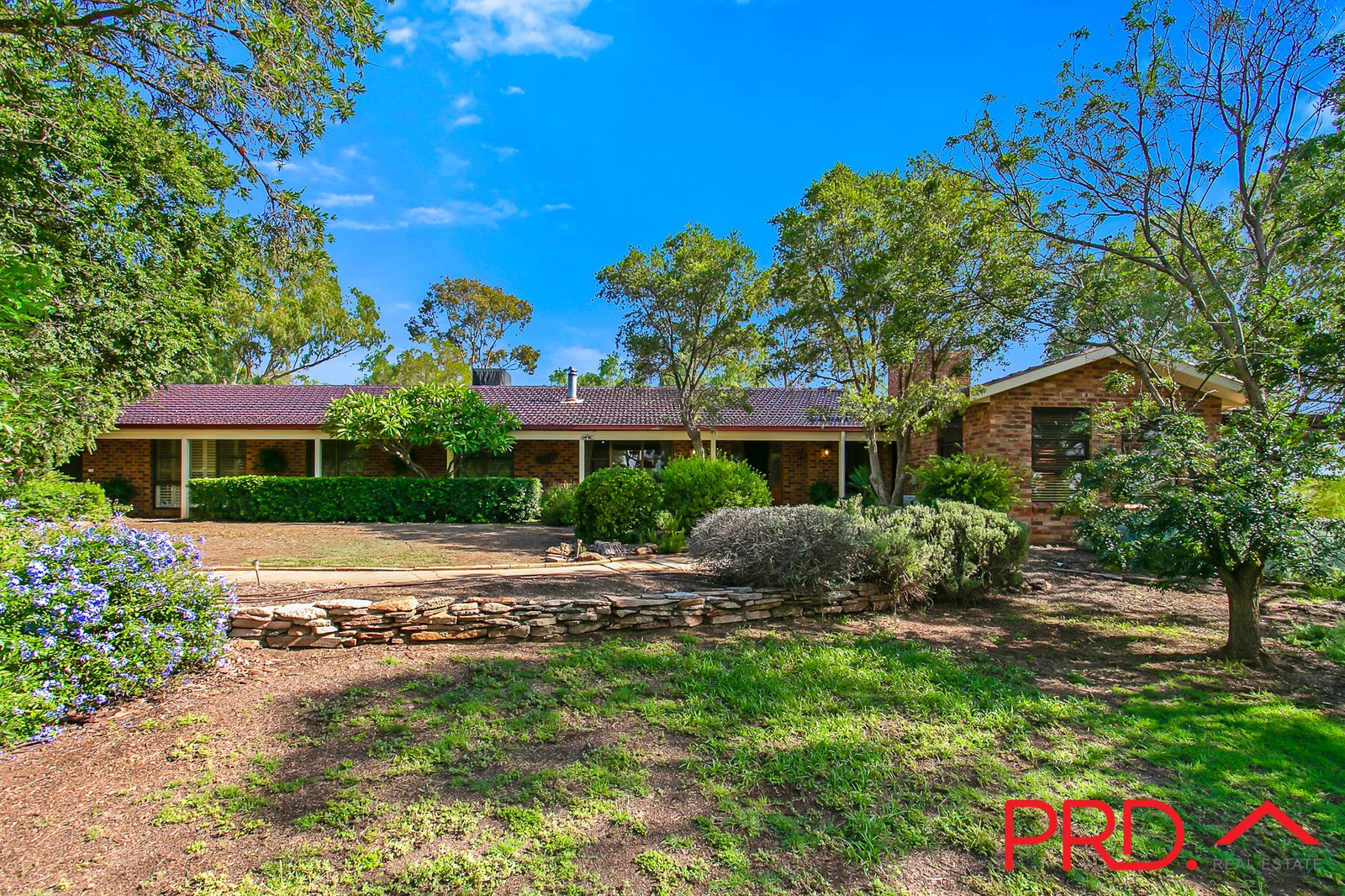 15 Fiona Drive TAMWORTH 3