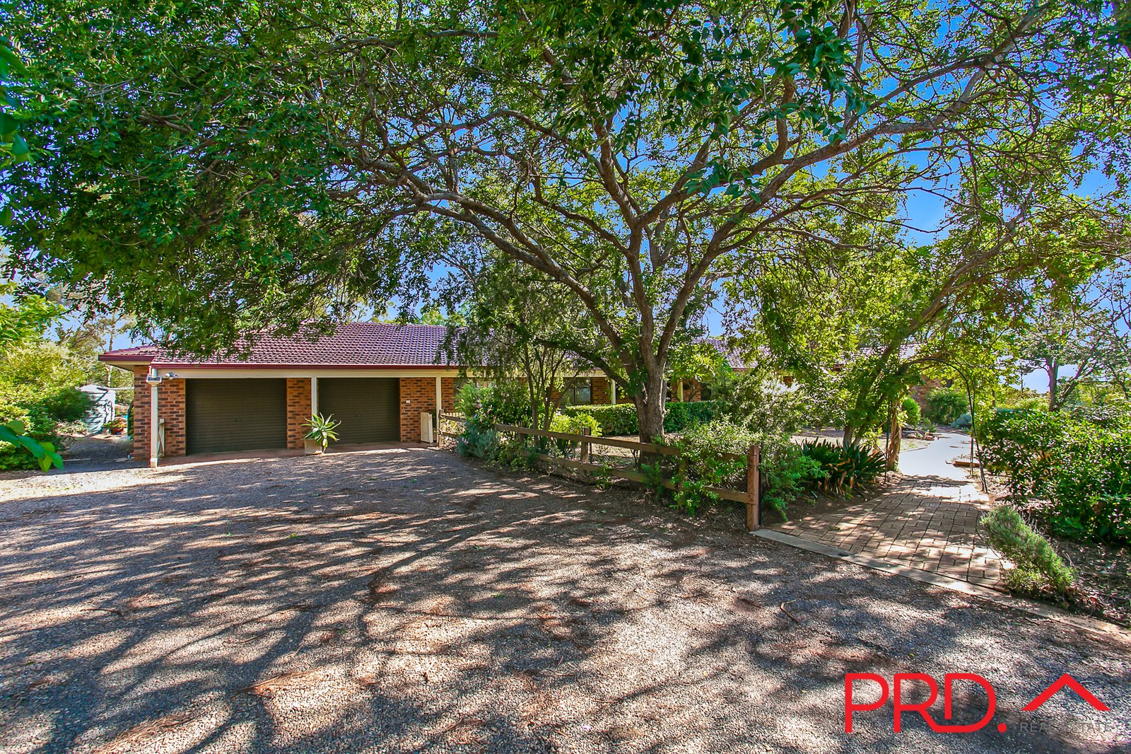 15 Fiona Drive TAMWORTH 4