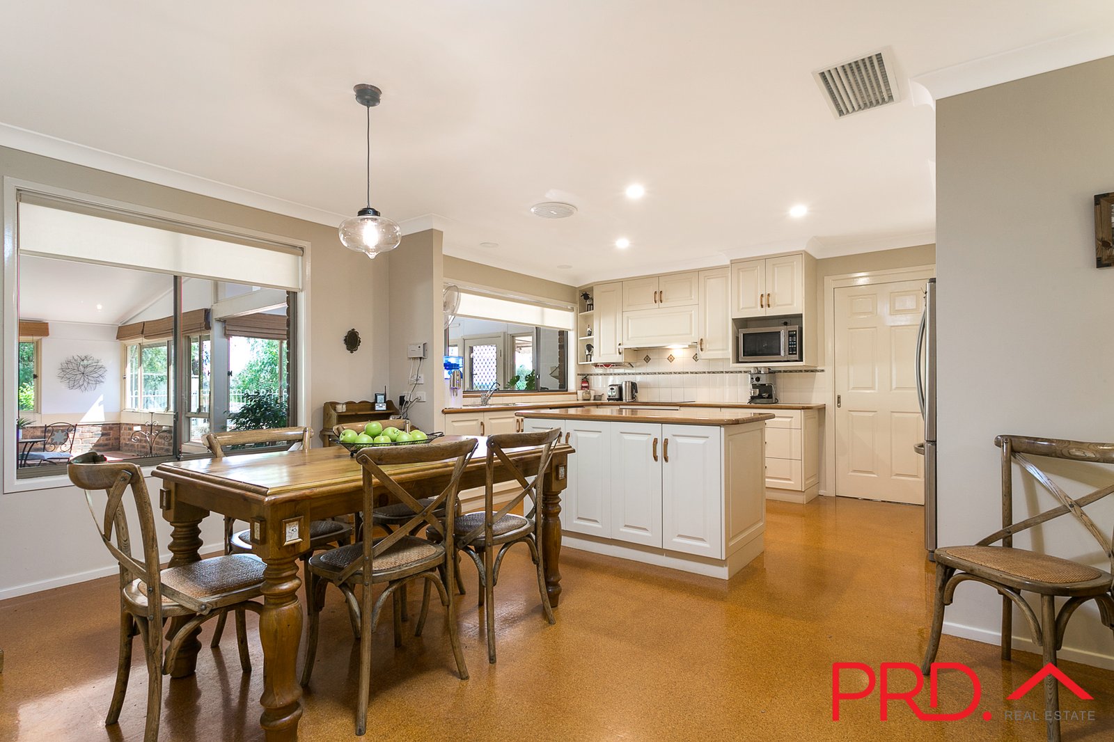 15 Fiona Drive TAMWORTH 13