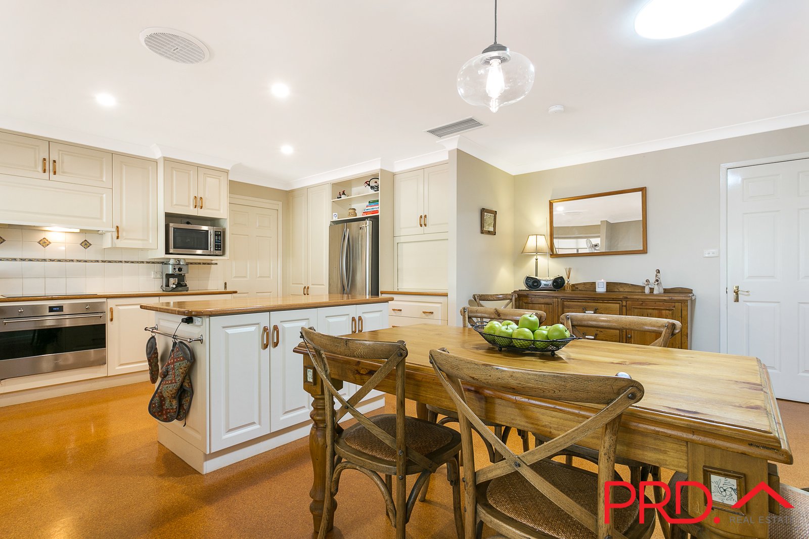 15 Fiona Drive TAMWORTH 14