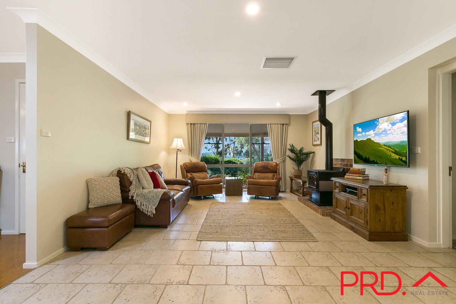 15 Fiona Drive TAMWORTH 15