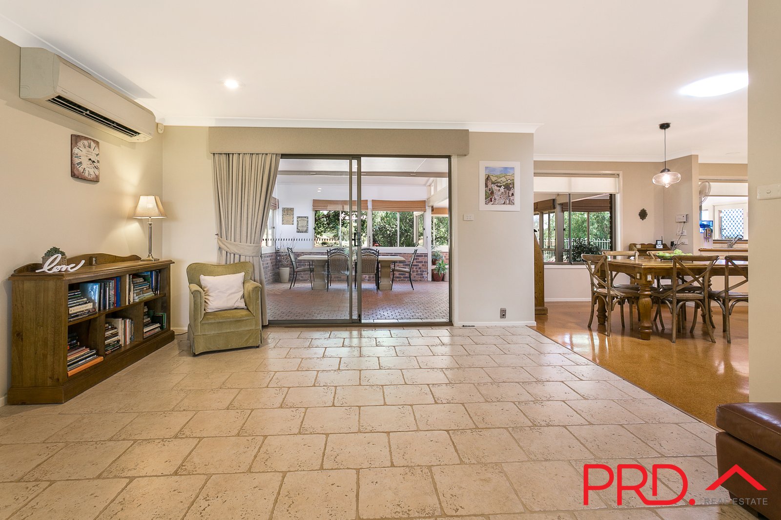 15 Fiona Drive TAMWORTH 16