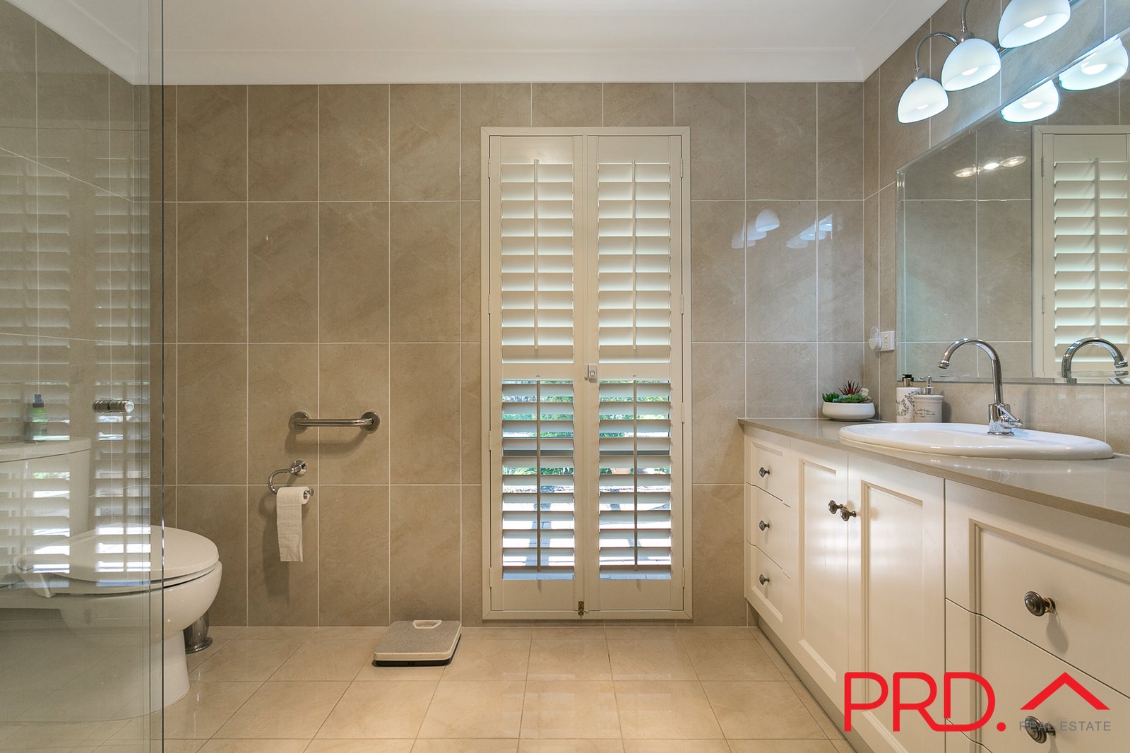 15 Fiona Drive TAMWORTH 18