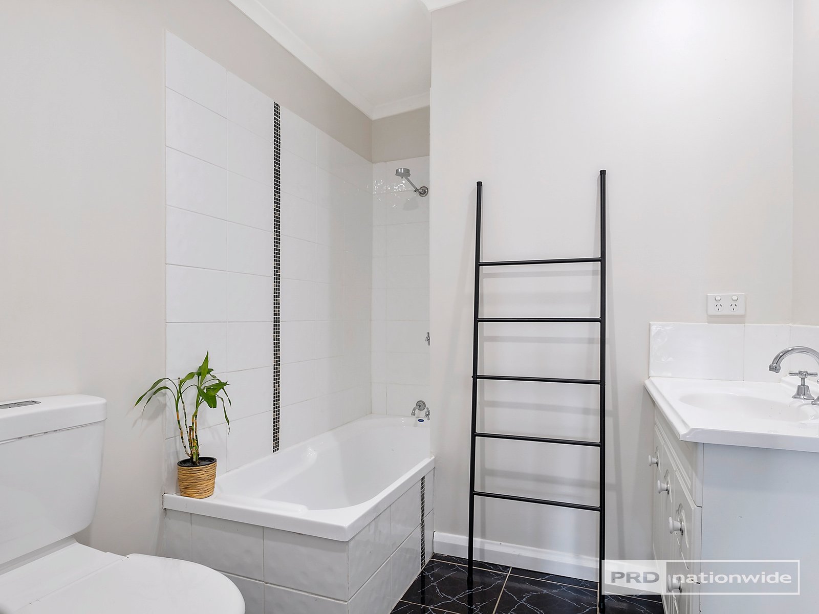 15 First Avenue MIDWAY POINT 14