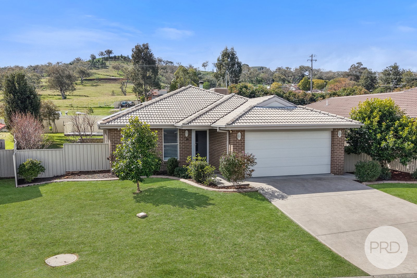 15 Fishermans Place TAMWORTH 2