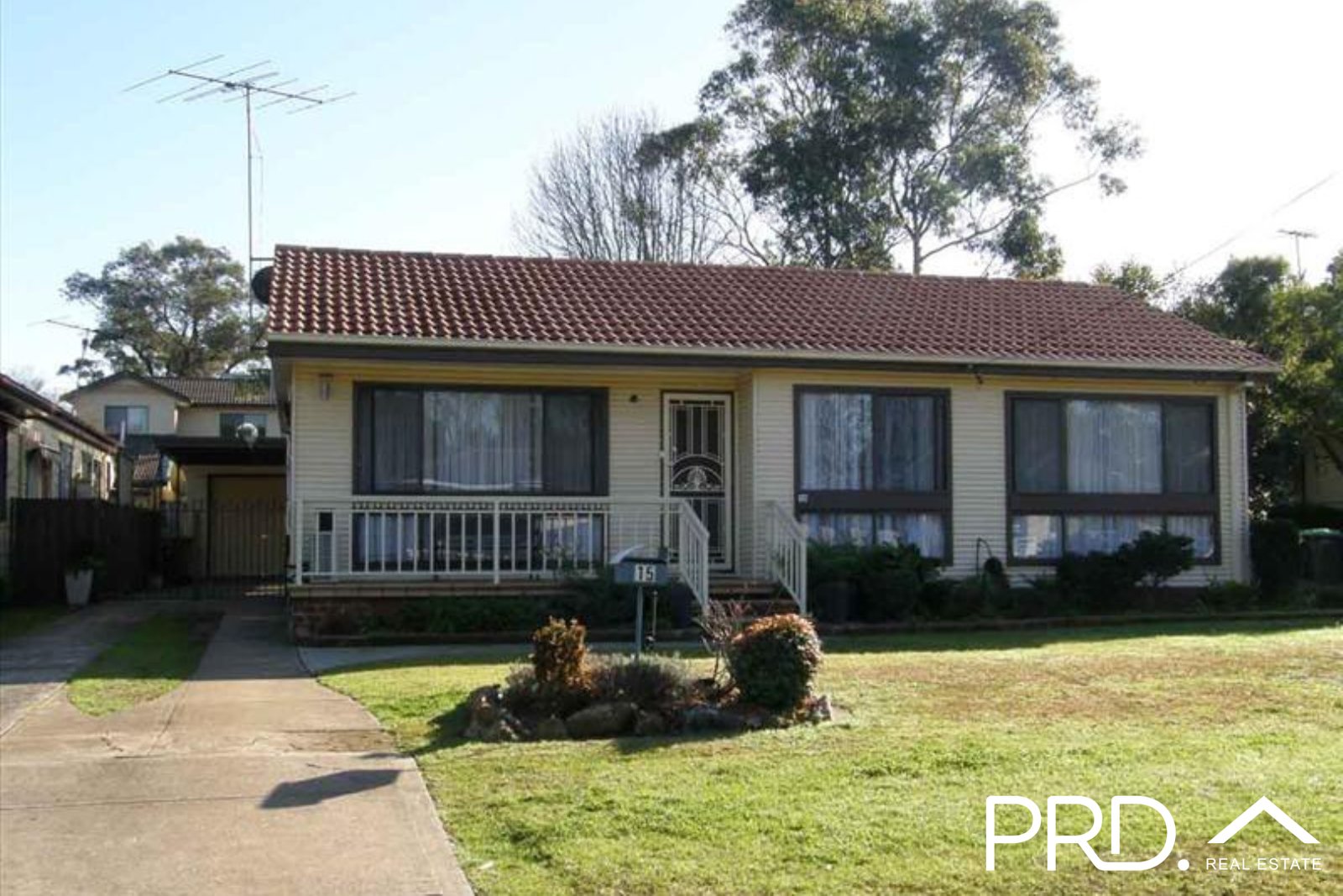 15 Flanders Avenue MILPERRA 1