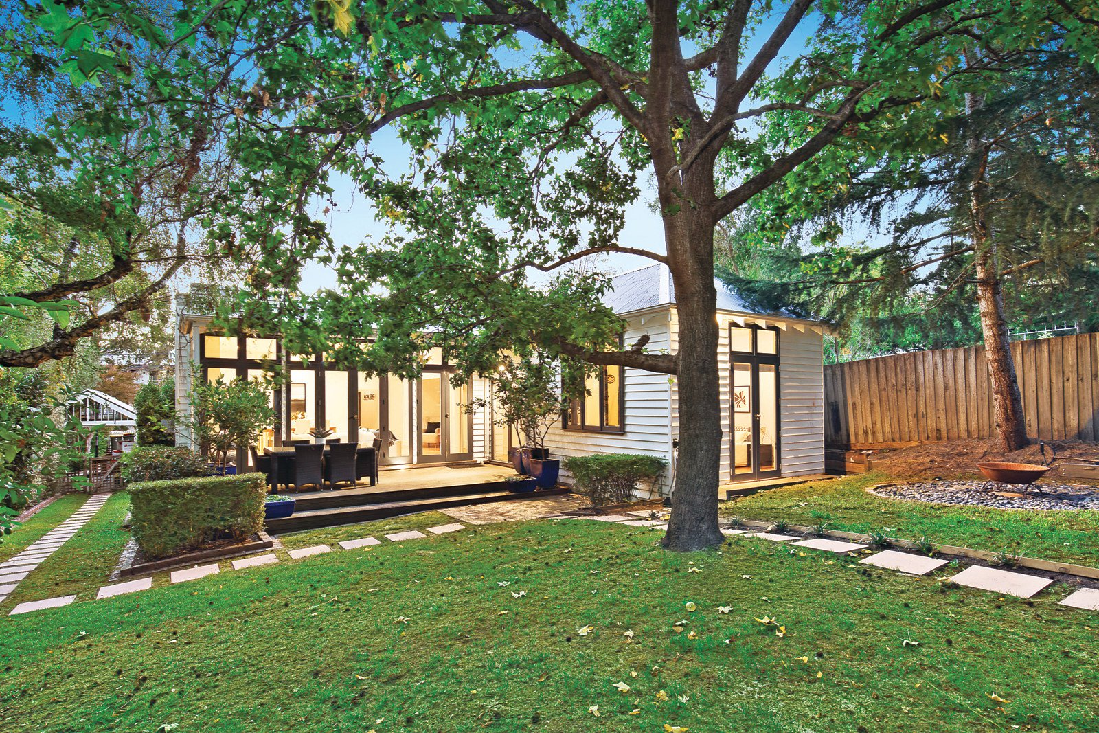 15 Florence Road, Surrey Hills, VIC