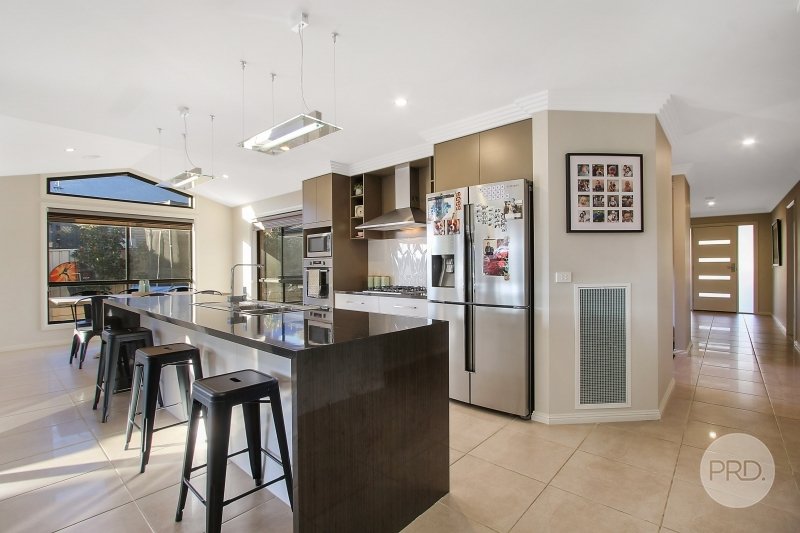 15 Forest Drive THURGOONA 4