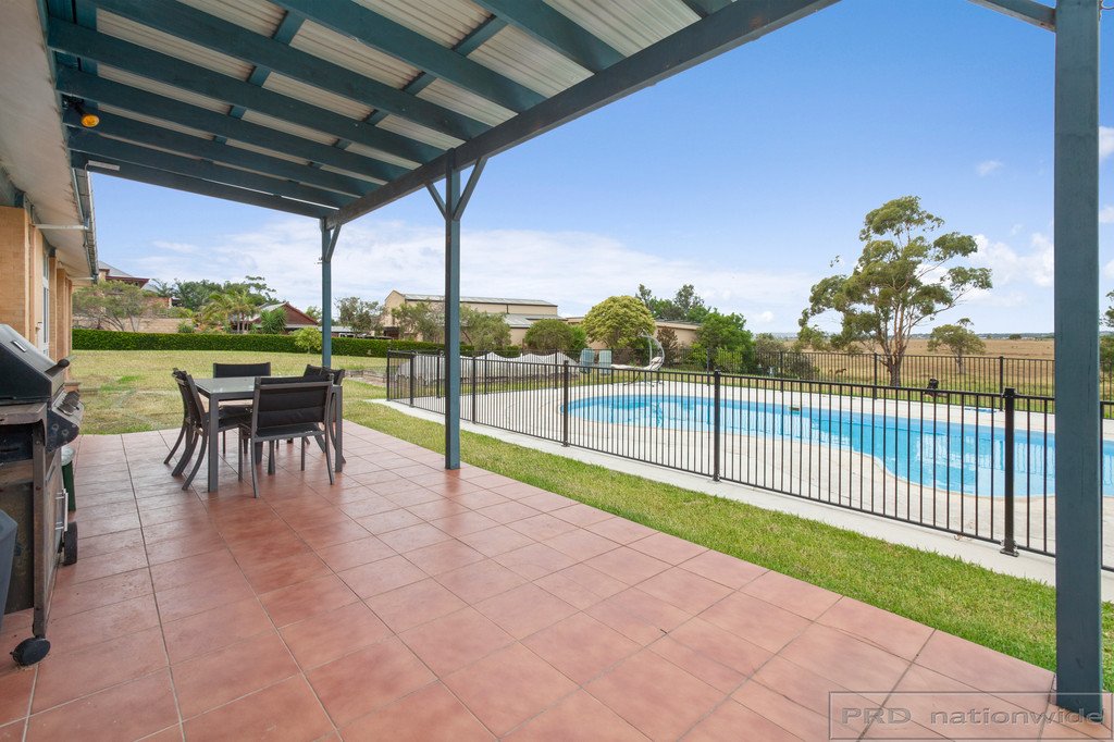 15 Forsythe Parade BLACK HILL 24