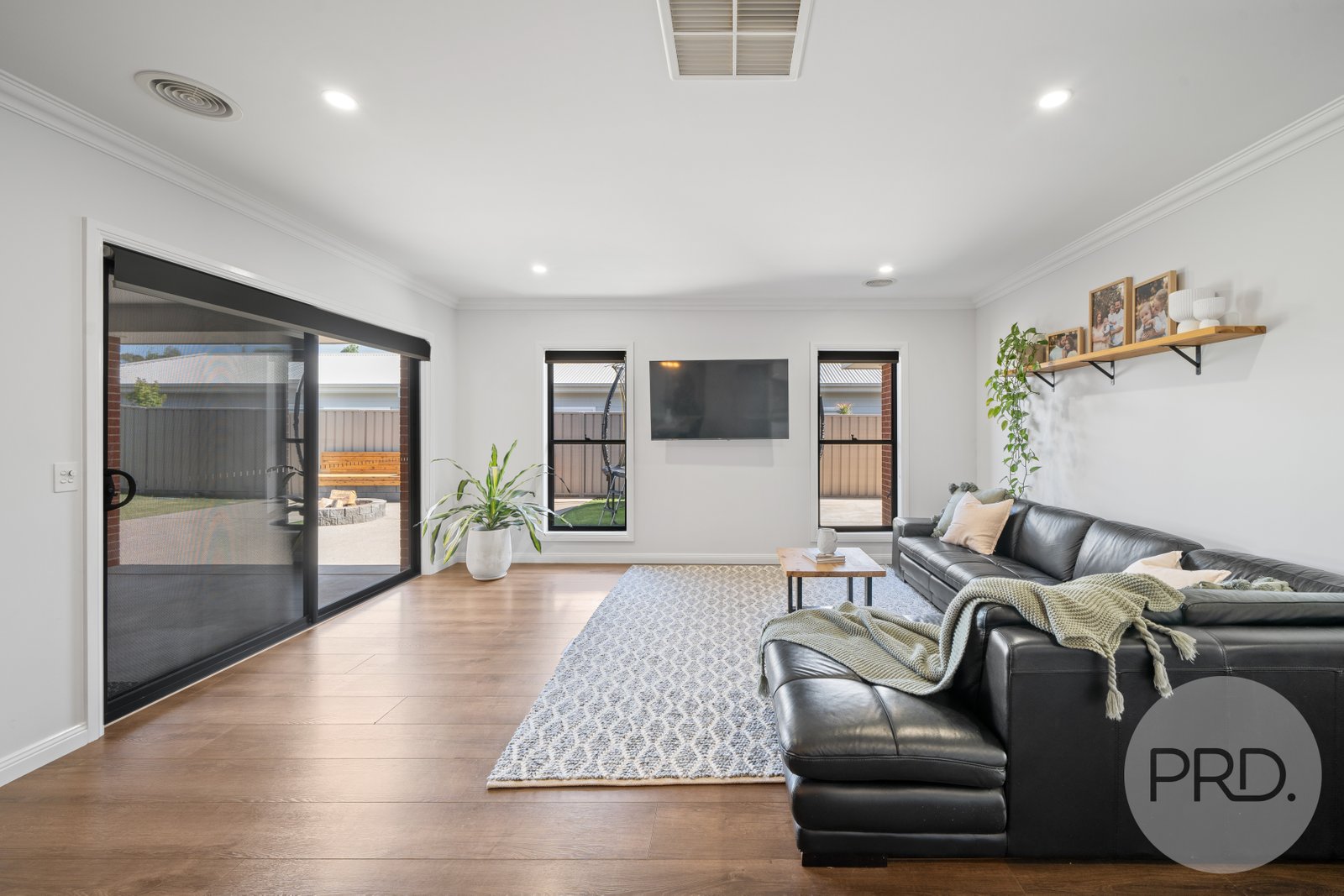 15 Gasnier Loop BOOROOMA 9