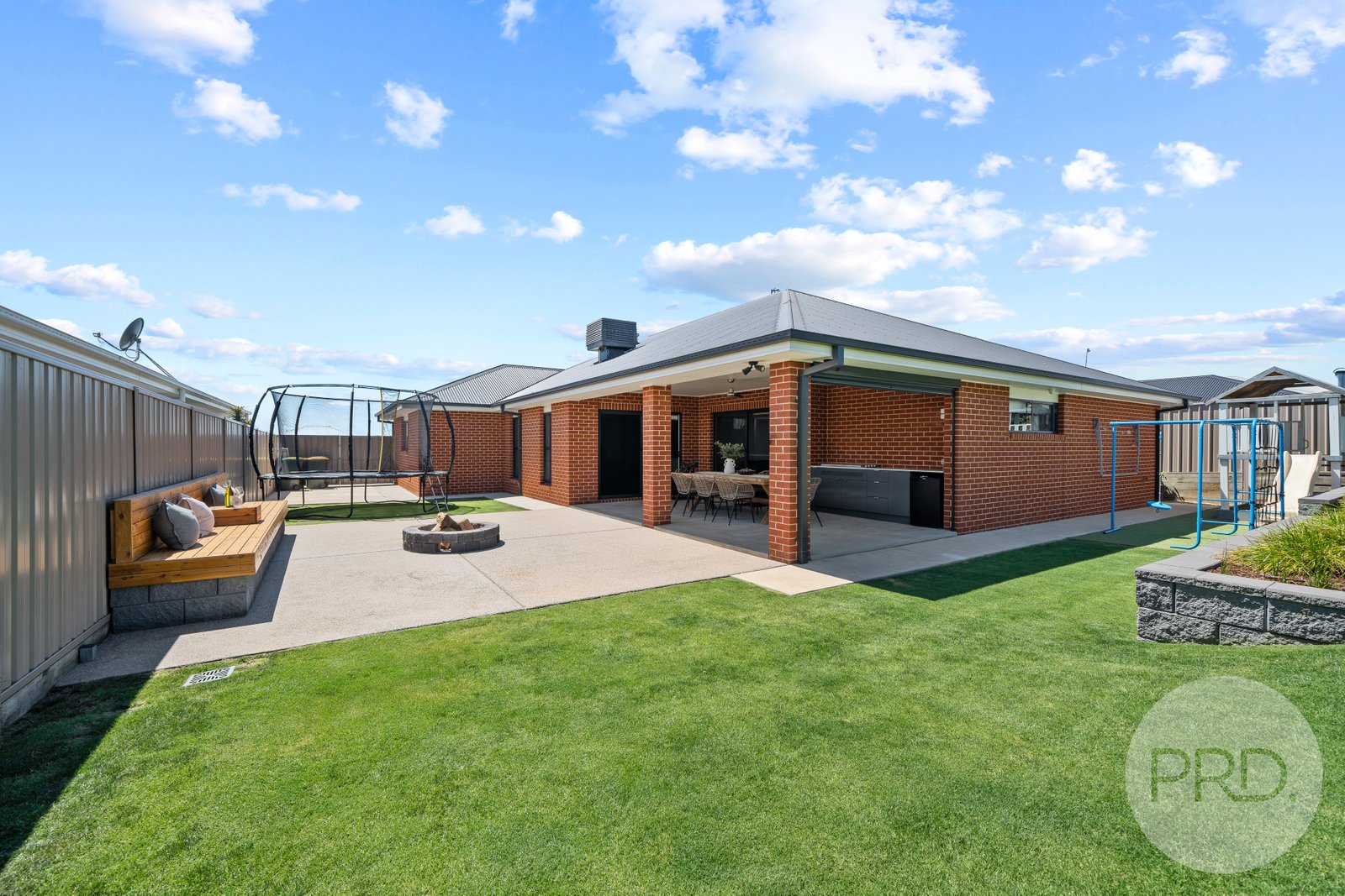 15 Gasnier Loop BOOROOMA 23