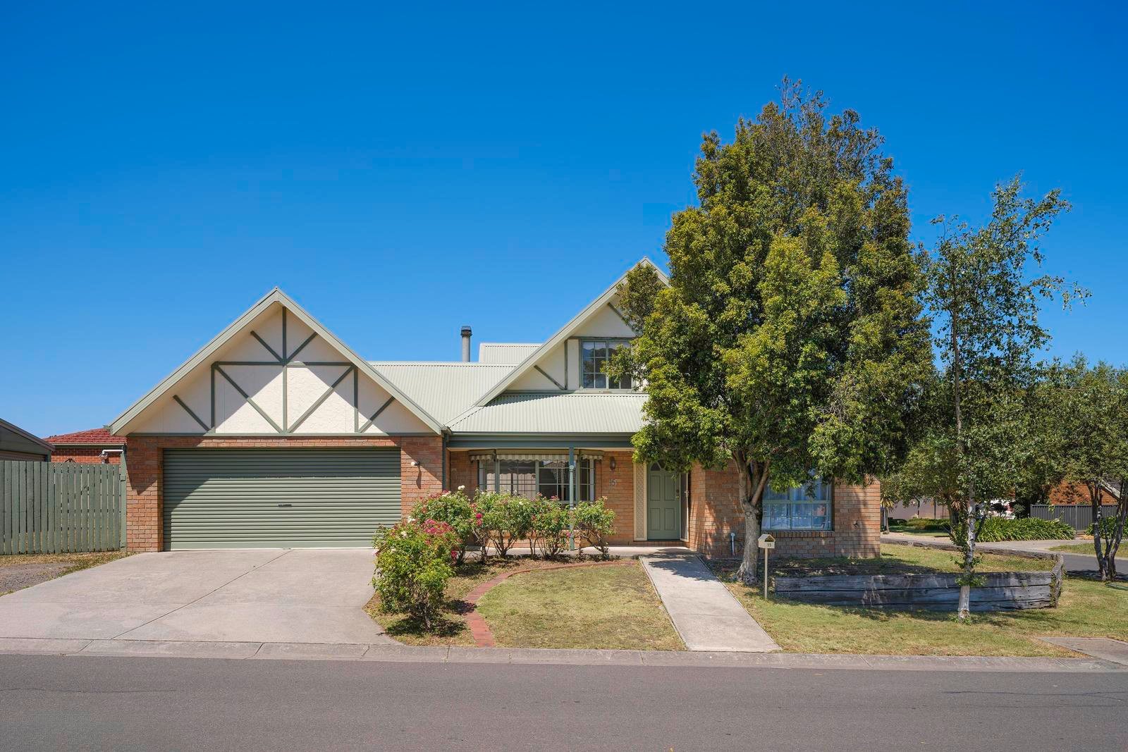 15 Gathray Court, Roxburgh Park VIC 3064